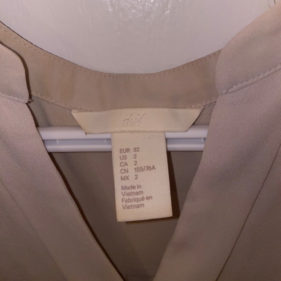H&M Blouse Size 2 - Picture 2 of 3